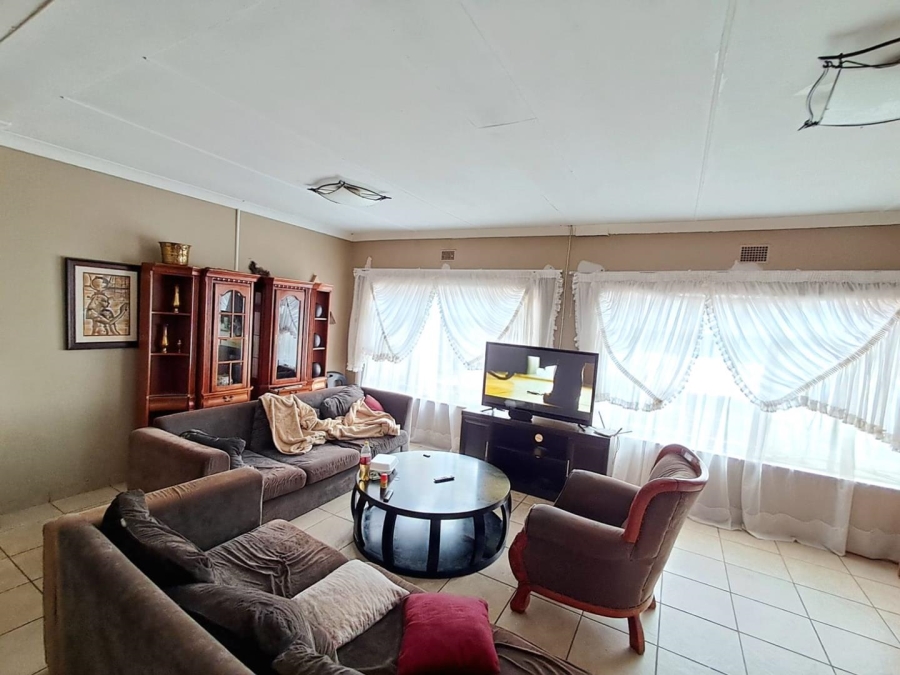13 Bedroom Property for Sale in Generaal De Wet Free State